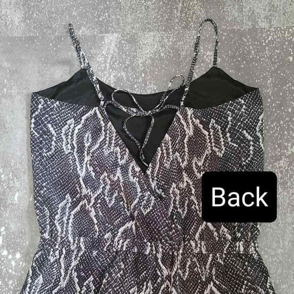 HAUTE HIPPIE Jumpsuit, 100% Silk, Snake Print, Nordstrom, Size Medium - Picture 4 of 7